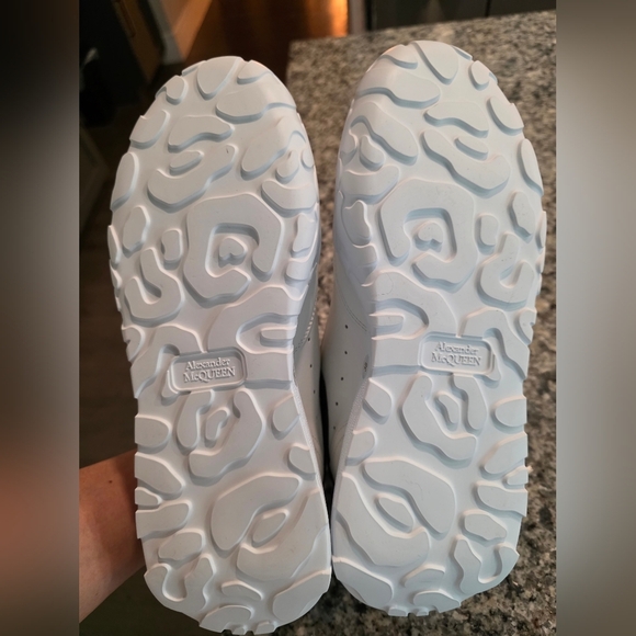 Alexander McQueen Court Leather Sneaker Size 7.5 NWOT - Picture 9 of 9